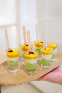 Χρωματιστά finger food σε ποτήρια για εταιρικό event